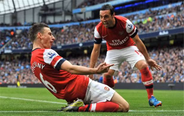 Koscielny ăn mừng bàn gỡ hòa cho Arsenal - Ảnh Getty