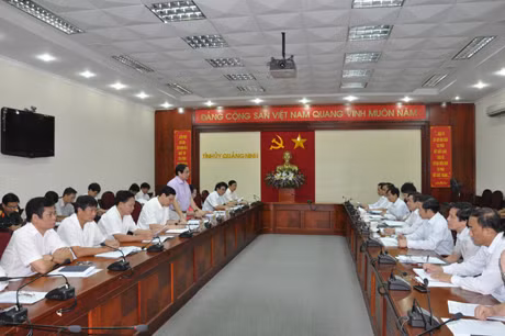 Đồng chí Phạm Minh Chính, Ủy viên T.Ư Đảng, Bí thư Tỉnh ủy phát biểu tại buổi làm việc. 