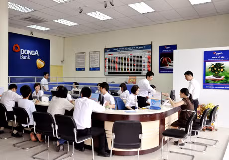 Giao dịch tại Ngân hàng TMCP Đông Á chi nhánh Quảng Ninh.