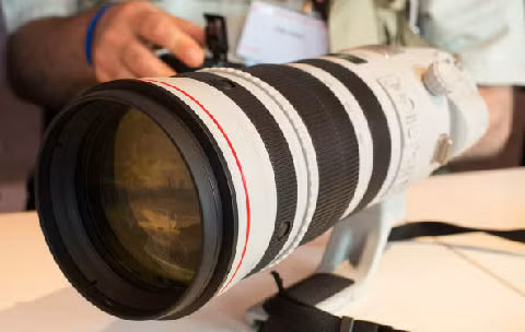 Ống kính Canon 200-400mm f/4 L IS bị phàn nàn là tốc độ lấy nét của nó không được nhanh bằng ống fix 400mm f/2.8 cùng hãng. Ảnh: Cnet.