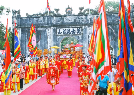 Rước lễ trong ngày hội Kiếp Bạc.