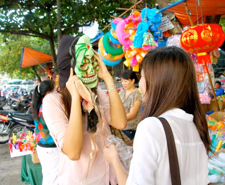 Mặt nạ kinh dị năm nay tiếp tục hút khách.