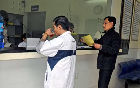 Bệnh nhân uống methadone ngay tại Cơ sở điều trị methadone của TP Cẩm Phả.