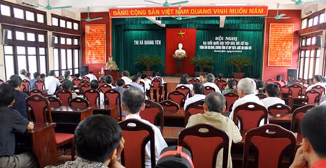 ĐB Vũ Chí Thực tiếp xúc cử tri tại TX Quảng Yên.
