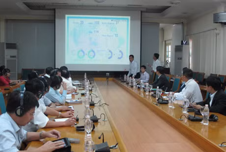 Quang cảnh buổi làm việc.