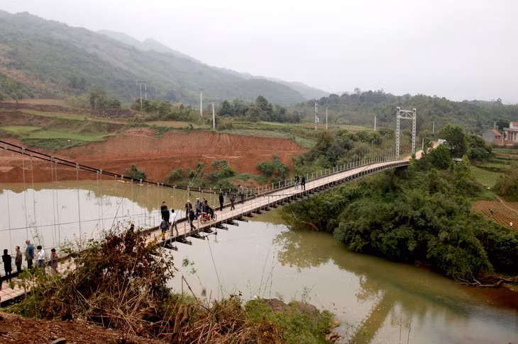 Cầu treo xã Thanh Sơn bắc đôi bờ