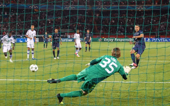 Ibra mở đầu cho màn hủy diệt Dynamo Kiev