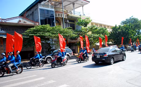 Tuổi trẻ Cẩm Phả ra quân hưởng ứng tháng An toàn giao thông.
