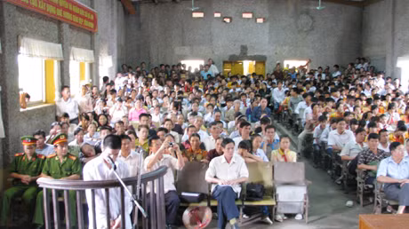 Quang cảnh phiên xét xử.