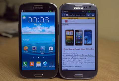 Galaxy S III màu xám có thiết kế chất liệu vỏ và sơn tương tự như bản màu xanh. Ảnh: Tuấn Anh