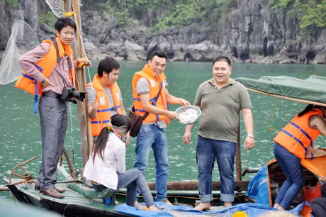 Đánh cá trên Vịnh Hạ Long, một sản phẩm du lich độc đáo (ảnh minh họa)