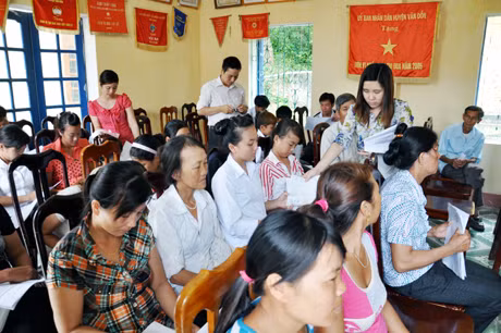 Một buổi TGPL lưu động tại xã Minh Châu (huyện Vân Đồn).
