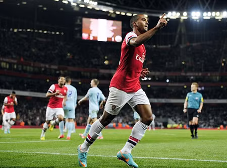 Đoàn quân HLV Wenger đang thể hiện sự ổn định trên mọi mặt trận