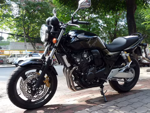Honda CB400 phiên bản đặc biệt do Saigonmoto nhập về.