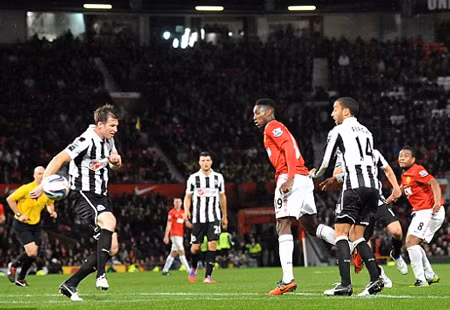 Anderson mở tỷ số 1-0 cho MU