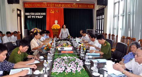 Đồng chí Vũ Thị Thu Thủy, Phó Chủ tịch UBND tỉnh phát biểu kết luận buổi làm việc.