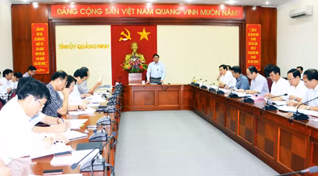 Đồng chí Phạm Minh Chính, Bí thư Tỉnh uỷ phát biểu kết luận tại cuộc họp.