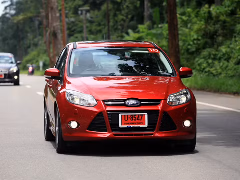 Ford Focus mới lăn bánh trên đất Thái Lan.