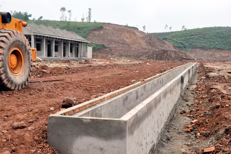 và hoàn thiện được vài trăm mét hệ thống thoát nước cũng như nền đường.