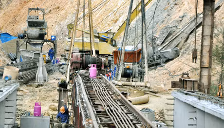 Thi công mố M1 cầu Bắc Lịch.