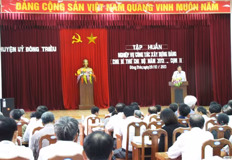Lớp tập huấn nghiệp vụ công tác đảng của bí thư chi bộ tại thị trấn Mạo Khê