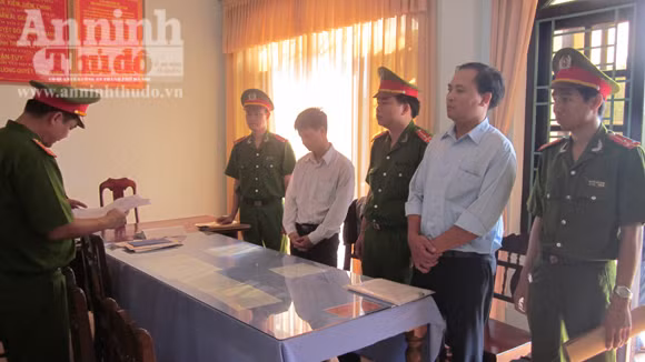 Cơ quan Công an đọc lệnh bắt Nguyễn Văn Hợp và Nguyễn Văn Dũng