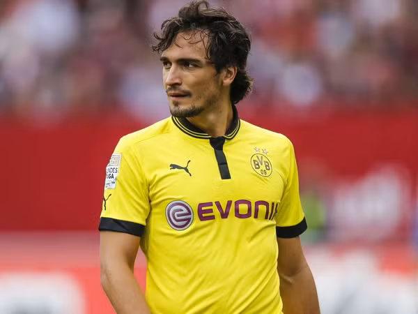 Mats Hummels sẽ đồng ý đến Barca?