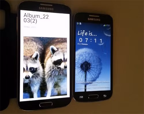 Galaxy S4 Mini vẫn dùng vỏ nhựa giống phiên bản lớn hơn. Ảnh: GSM Arena.