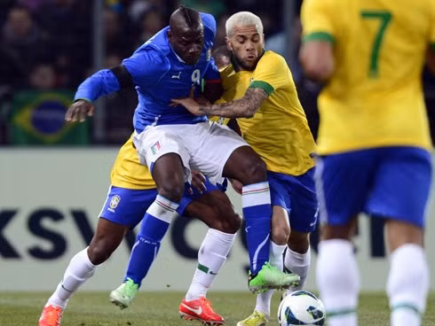 Balotelli tiếp tục khiến tất cả phải nhắc tới anh với sự ngưỡng mộ khi tỏa sáng trước Brazil hôm qua. Ảnh: AFP.