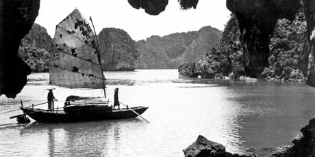 Vịnh Hạ Long - ảnh do một người Pháp tên là C.Berrufer chụp năm 1938. Nguồn: KTS Đoàn Bắc (Hà Nội) sưu tầm