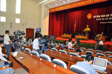 Các phóng viên Đài PT-TH tỉnh tác nghiệp.
