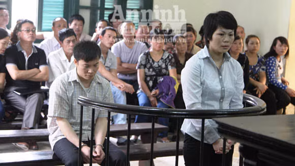 Vợ chồng bị cáo Lan và Hùng tại phiên tòa chiều 25-3