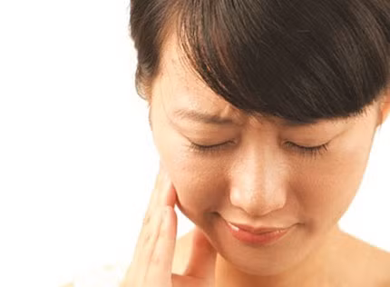 Thói quen chỉ đánh răng một lần sau khi thức dậy là một trong những nguyên nhân gây nên bệnh răng miệng. 