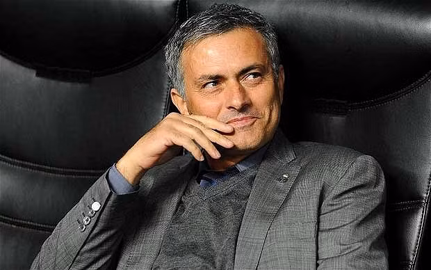 Mourinho một mình chống lại...tất cả