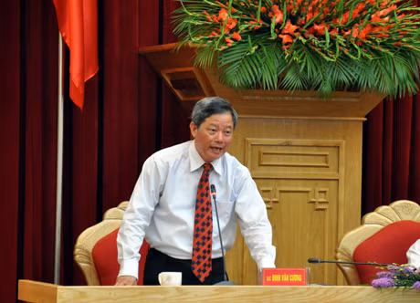 Đồng chí Đinh Văn Cương, Ủy viên T.Ư Đảng, Trưởng Ban Kinh tế Trung ương phát biểu tham gia vào Đề án của tỉnh Quảng Ninh.