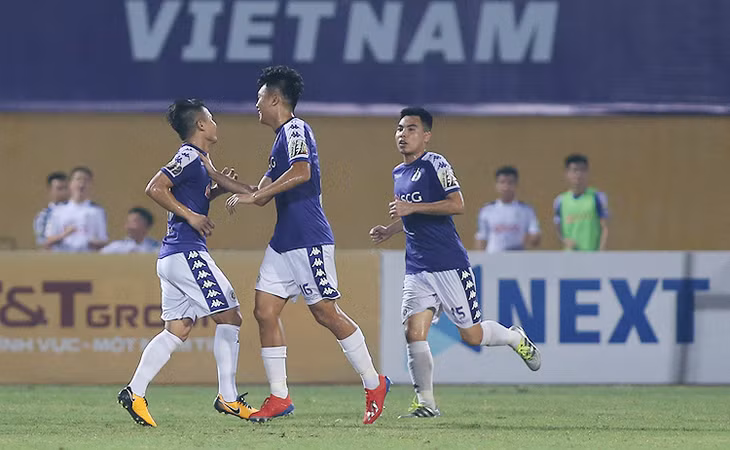 Hà Nội ghi năm bàn trong hiệp hai, lội ngược dòng hạ Viettel trên sân Hàng Đẫy tối 15/9. Ảnh: Lâm Thoả.