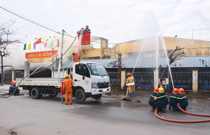 Chợ truyền thống là nơi có nhiều nguy cơ nhưng lại khó tiếp cận bảo hiểm cháy, nổ bắt buộc
