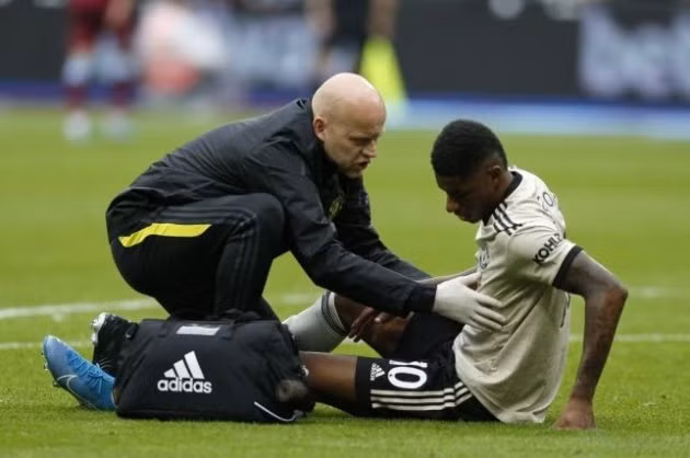  Rashford bất ngờ dính chấn thương.