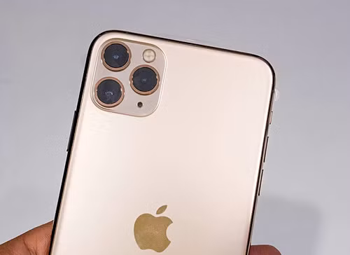 Giá iPhone 11 Pro Max năm nay rớt mạnh. Ảnh: Huy Đức.