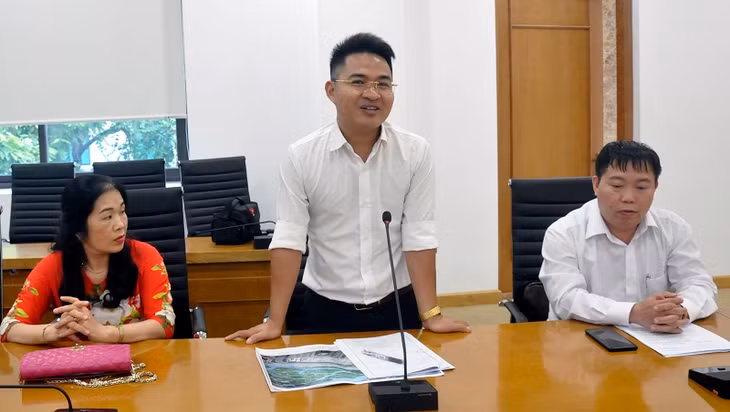Đại diện Công ty TNHH MTV Sửa chữa Ô tô Hải Phòng phát biểu cảm ơn sự quan tâm của tỉnh Quảng NInh.