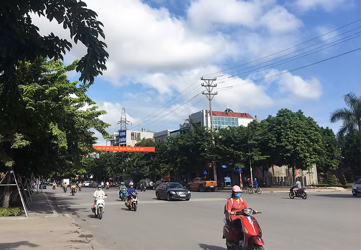 Tuyến đường nội thị Cẩm Phả được mở rộng.