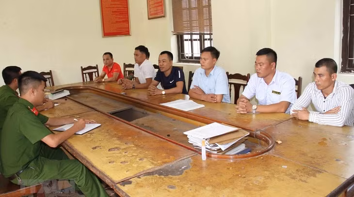  Các đối tượng tại cơ quan công an.