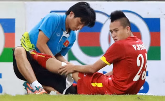  Võ Huy Toàn dính chấn thương trong buổi tập ngày 28/09 của ĐT Việt Nam.