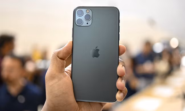 iPhone 11 Pro Max có trọng lượng lên đến 226 gram