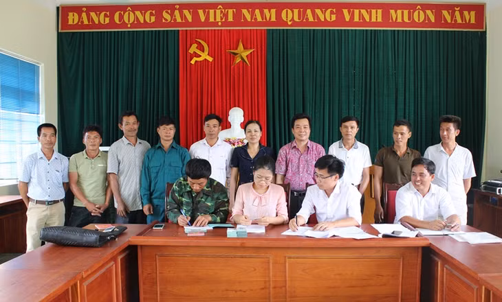 Hội Nông dân huyện Hải Hà tổ chức giải ngân vốn Quỹ hỗ trợ nông dân cho 10 hộ tại xã đảo Cái Chiên thực hiện dự án “Nuôi ong lấy mật” từ năm 2017.