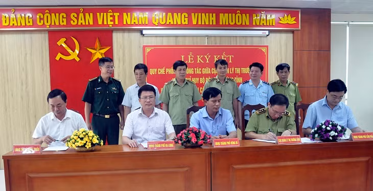 Lực lượng chức năng và các địa phương trên địa bàn ký quy chế phối hợp trong công tác phòng chống hàng giả, hàng nhái, vi phạm QSHTT.