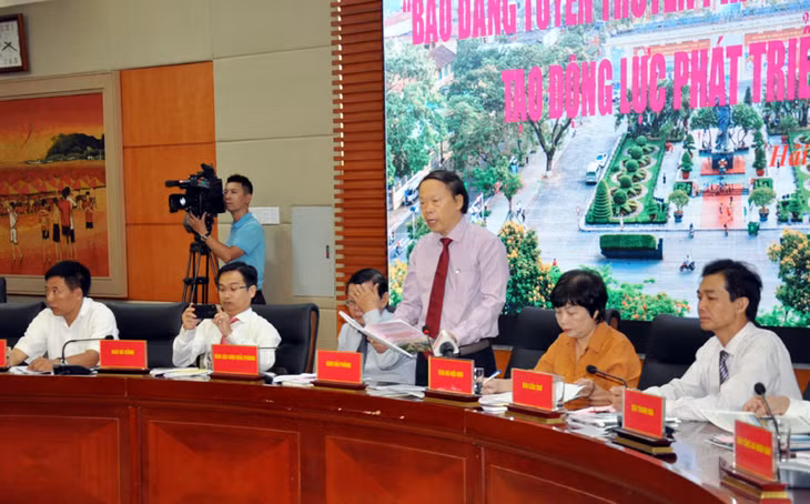 Nhà báo Lê Trọng Nghĩa Tổng Biên tập Báo Hải Phòng phát biểu đề dẫn khai mạc hội thảo