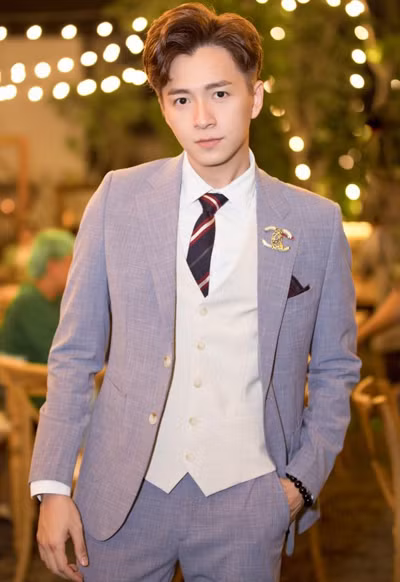 Ca sĩ Ngô Kiến Huy.