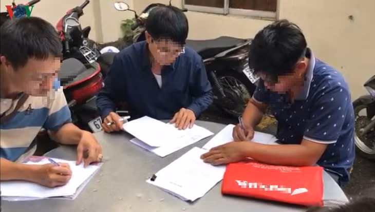 Nhiều người dân lo lắng sẽ mất trắng số tiền trót đưa cho công ty đa cấp nên trình báo công an.