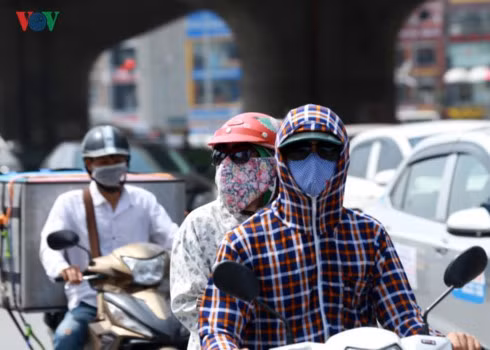 Mua được hàng đảm bảo chất lượng mới là điều kiện cần, điều kiện đủ để bảo vệ tốt sức khỏe là sử dụng khẩu trang đúng cách.